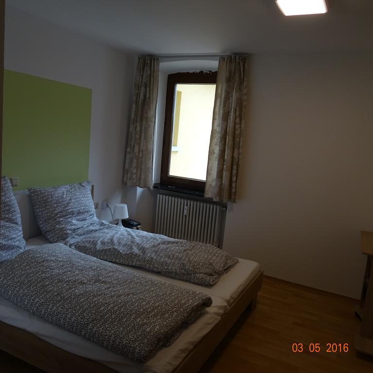 באד קרוצינגן Hotel Einstein מראה חיצוני תמונה