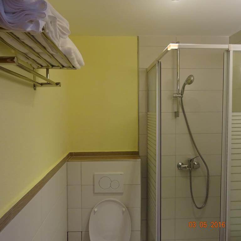 באד קרוצינגן Hotel Einstein מראה חיצוני תמונה