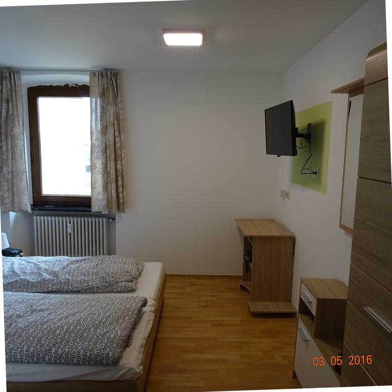 באד קרוצינגן Hotel Einstein מראה חיצוני תמונה
