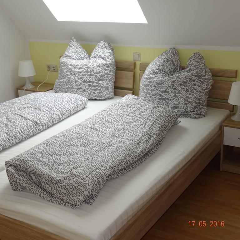 באד קרוצינגן Hotel Einstein מראה חיצוני תמונה