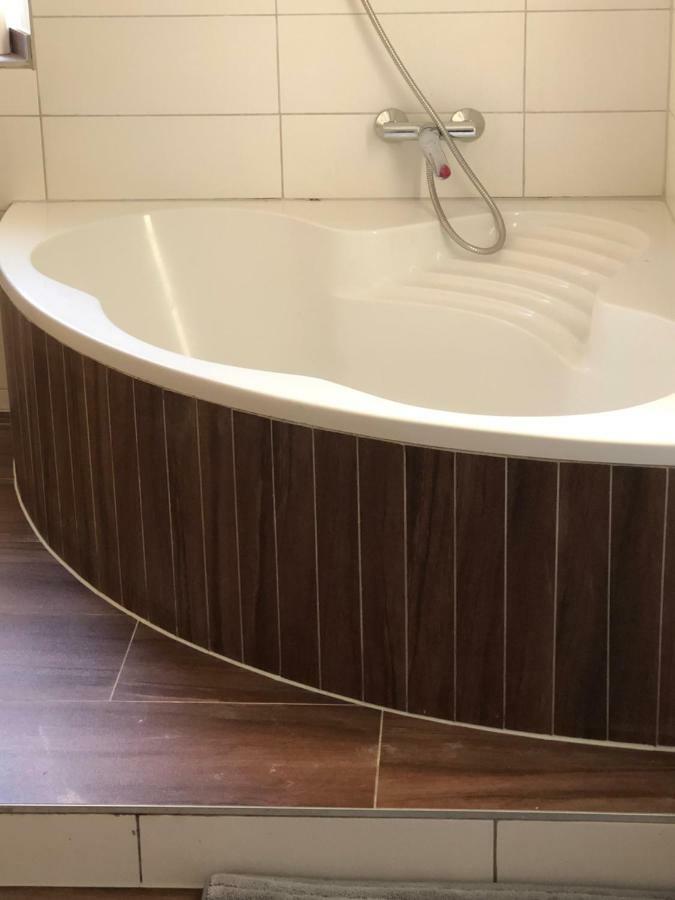 באד קרוצינגן Hotel Einstein מראה חיצוני תמונה